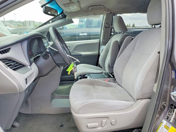 2017 TOYOTA SIENNA LE Mobility/LE