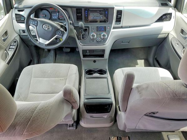 2017 TOYOTA SIENNA LE Mobility/LE