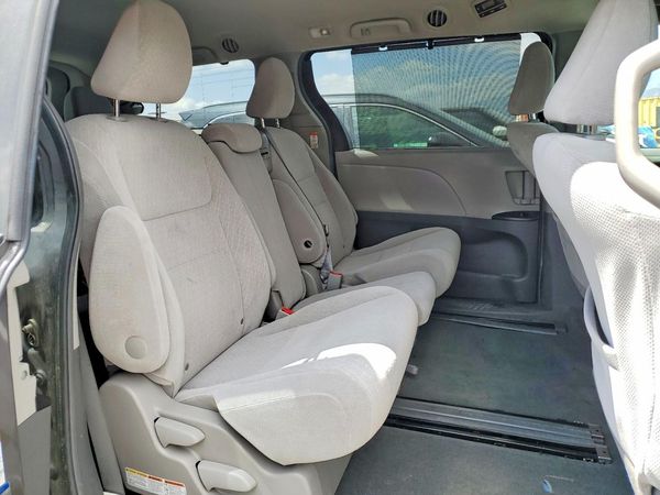 2017 TOYOTA SIENNA LE Mobility/LE