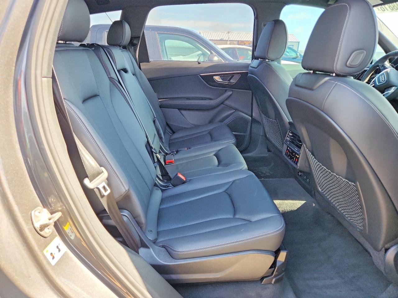 2025 AUDI Q7 quattro Premium Plus