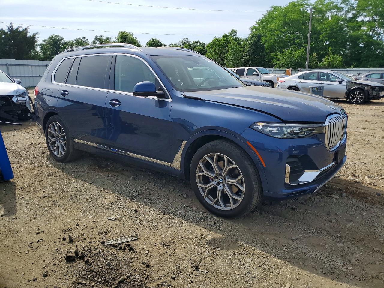 2021 BMW X7