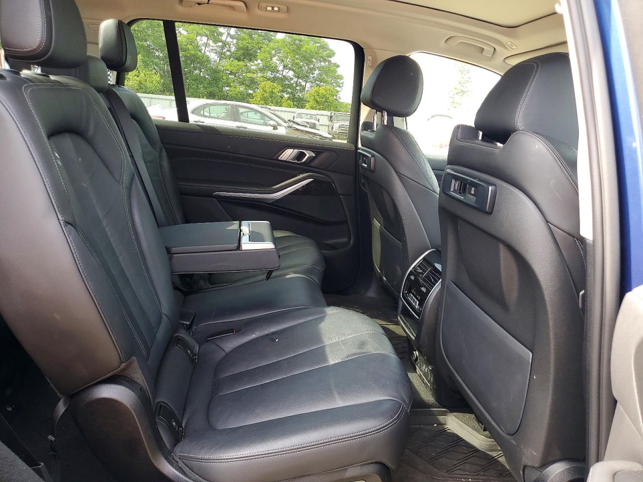 2021 BMW X7