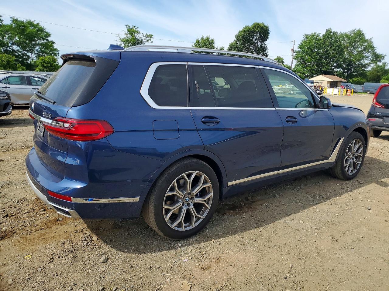 2021 BMW X7