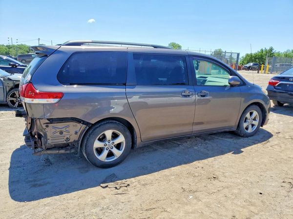 2012 TOYOTA SIENNA