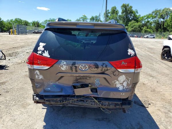 2012 TOYOTA SIENNA