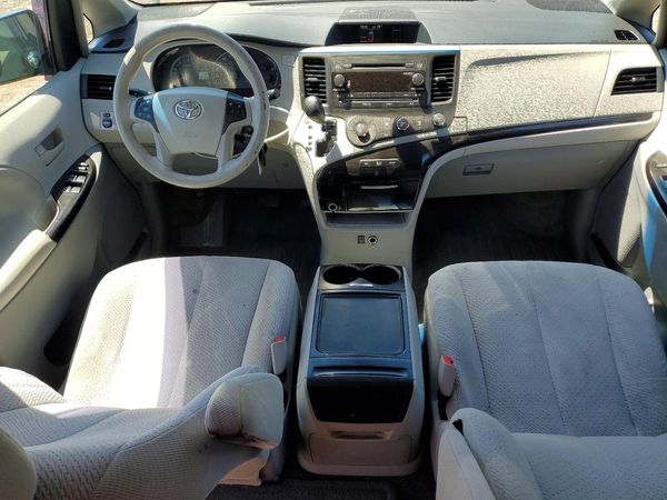 2012 TOYOTA SIENNA