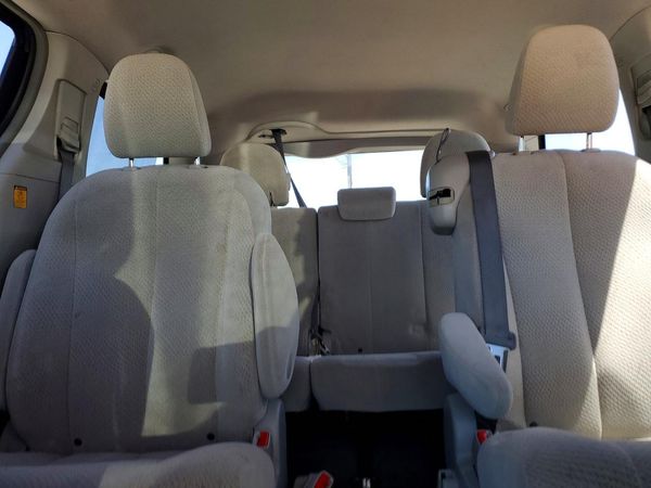 2012 TOYOTA SIENNA