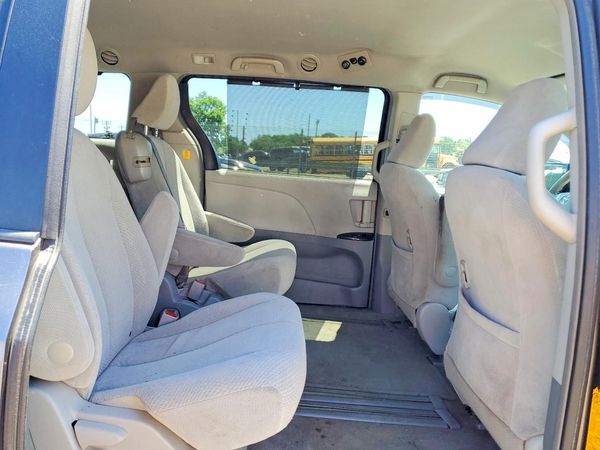 2012 TOYOTA SIENNA