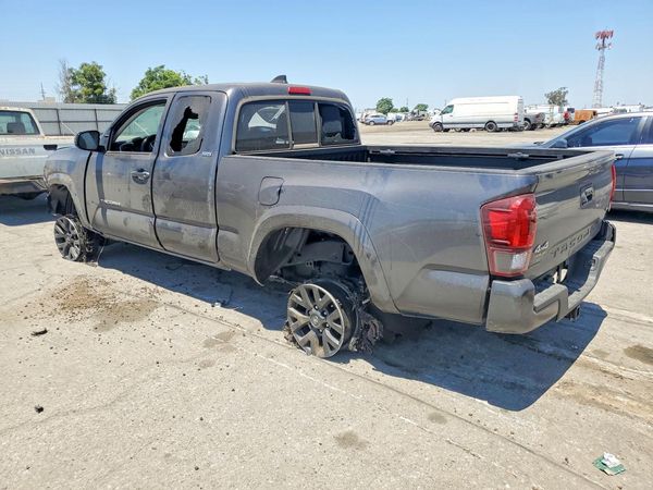 2022 TOYOTA TACOMA SR5