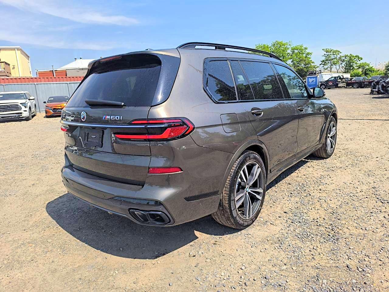 2023 BMW X7 M60i