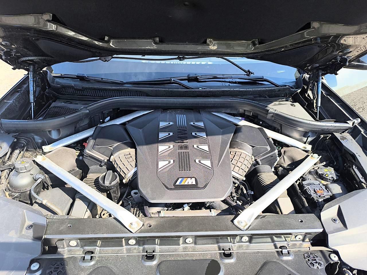 2023 BMW X7 M60i
