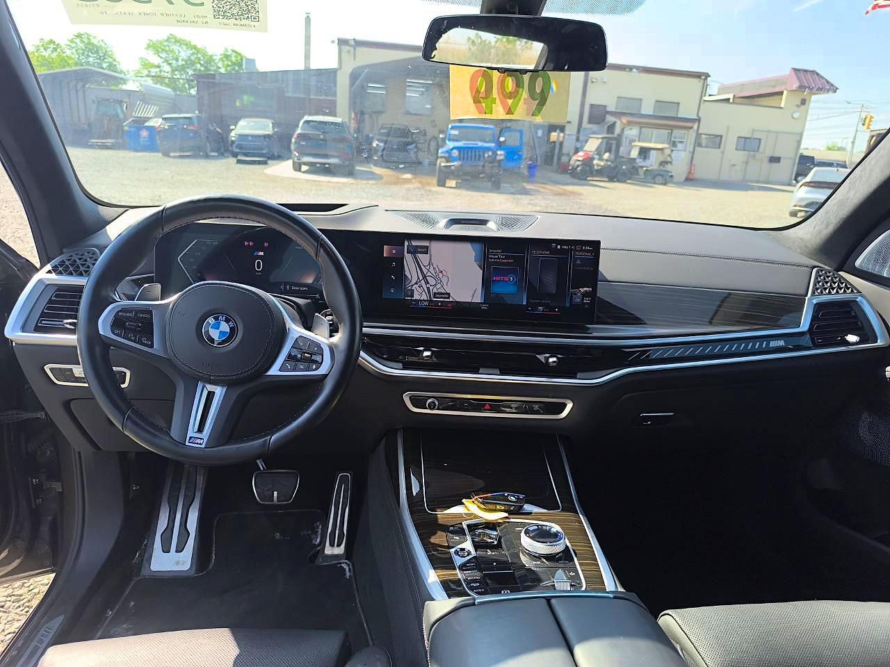 2023 BMW X7 M60i