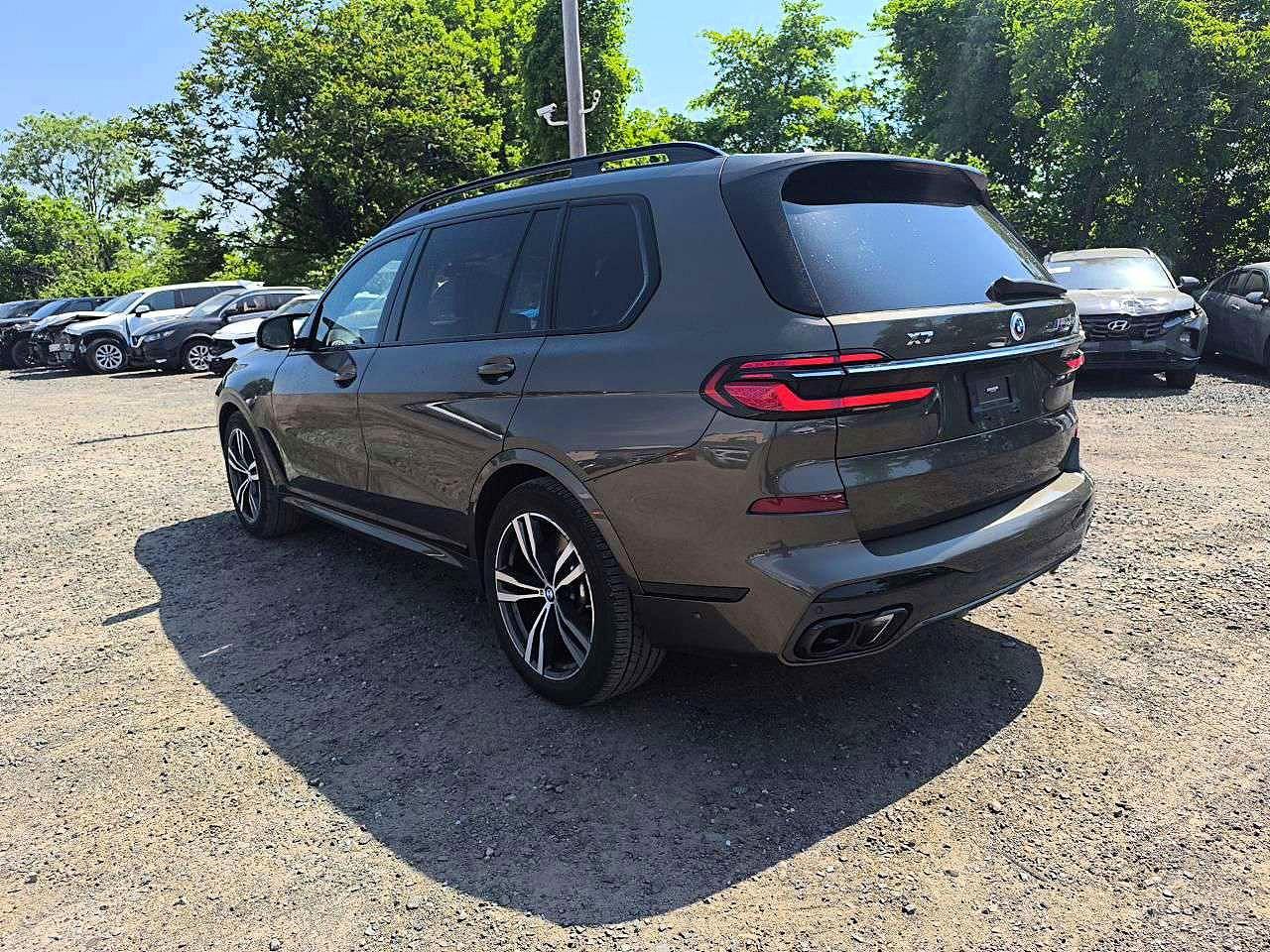2023 BMW X7 M60i