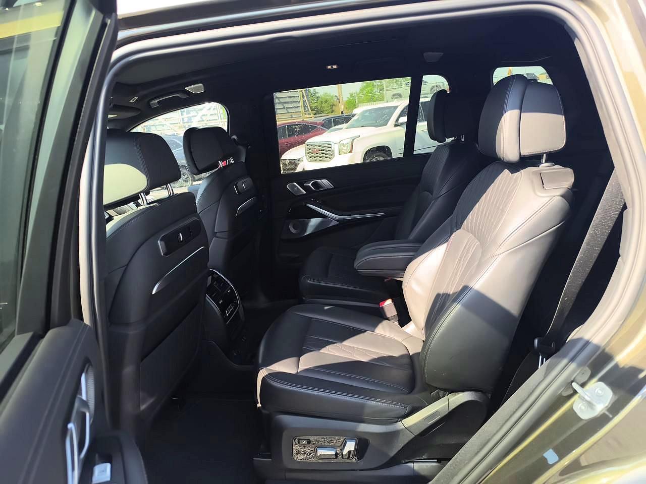 2023 BMW X7 M60i