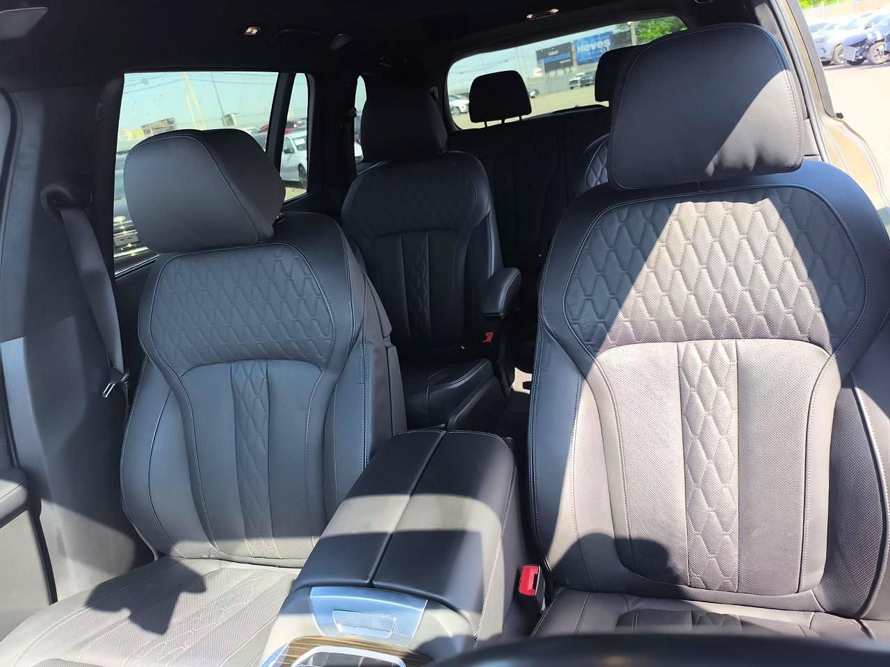 2023 BMW X7 M60i