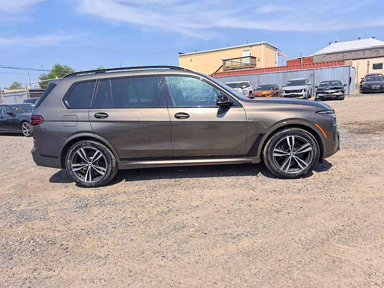 2023 BMW X7 M60i