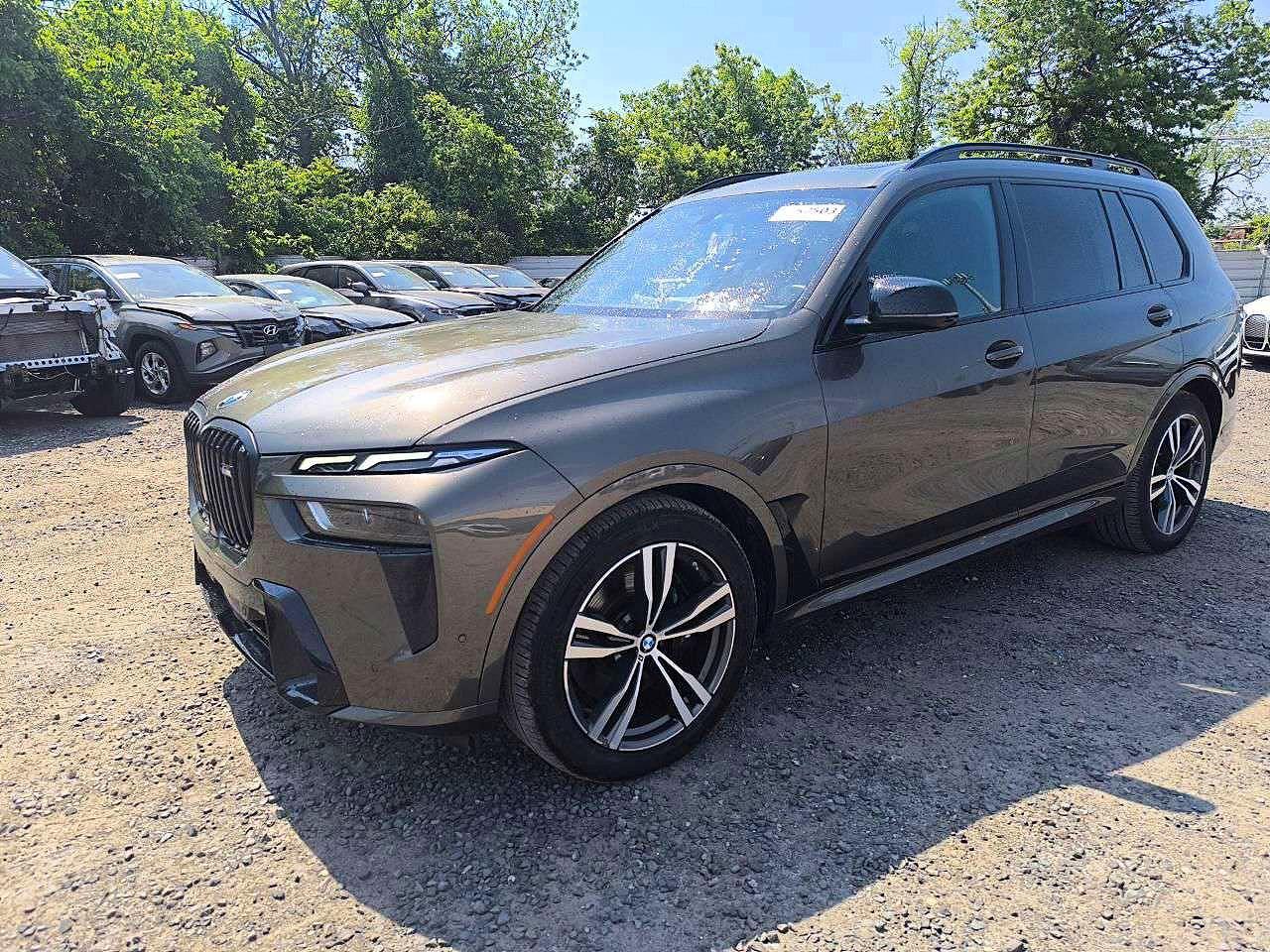 2023 BMW X7 M60i