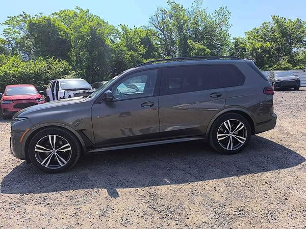 2023 BMW X7 M60i
