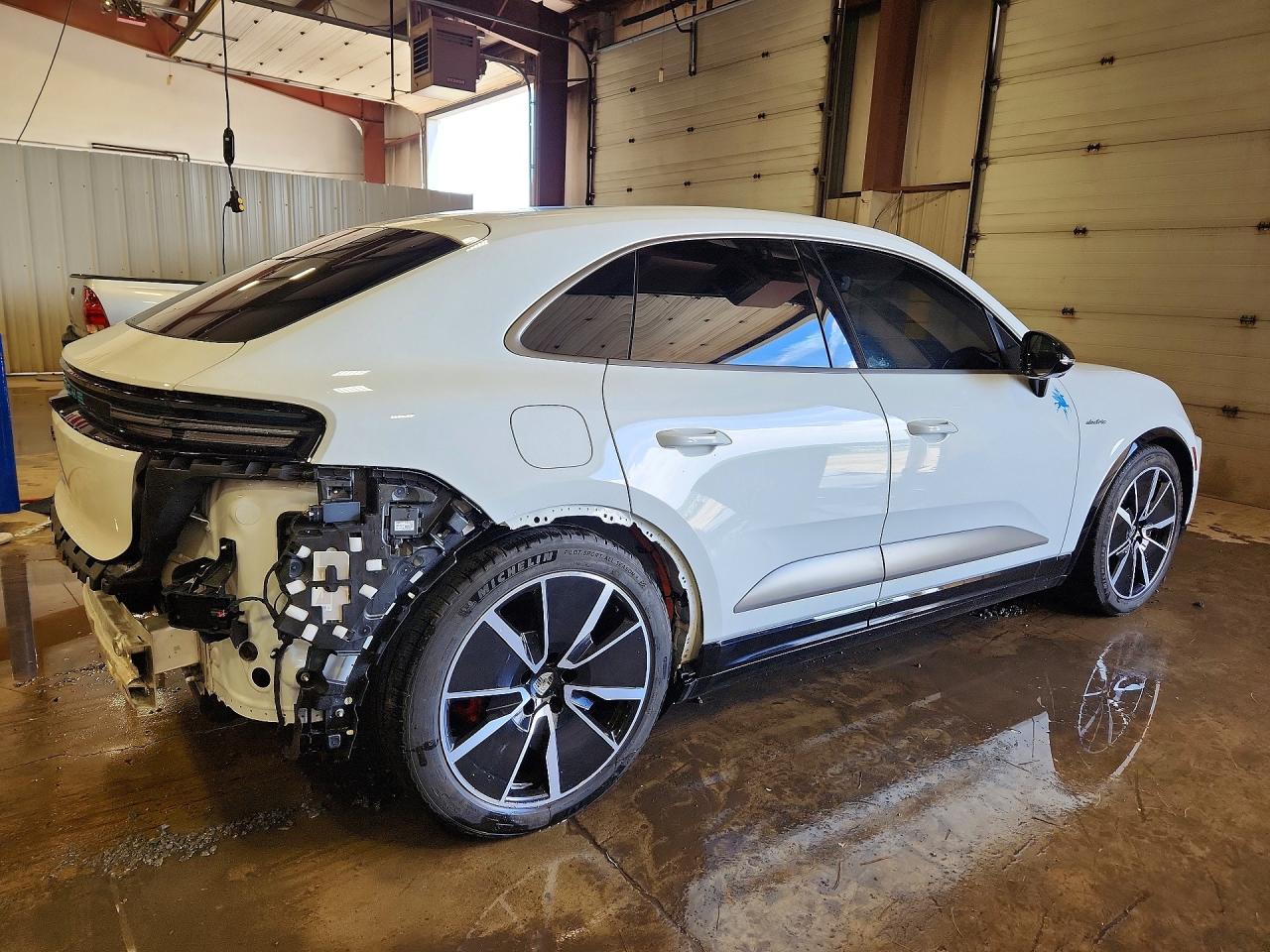 2024 PORSCHE MACAN