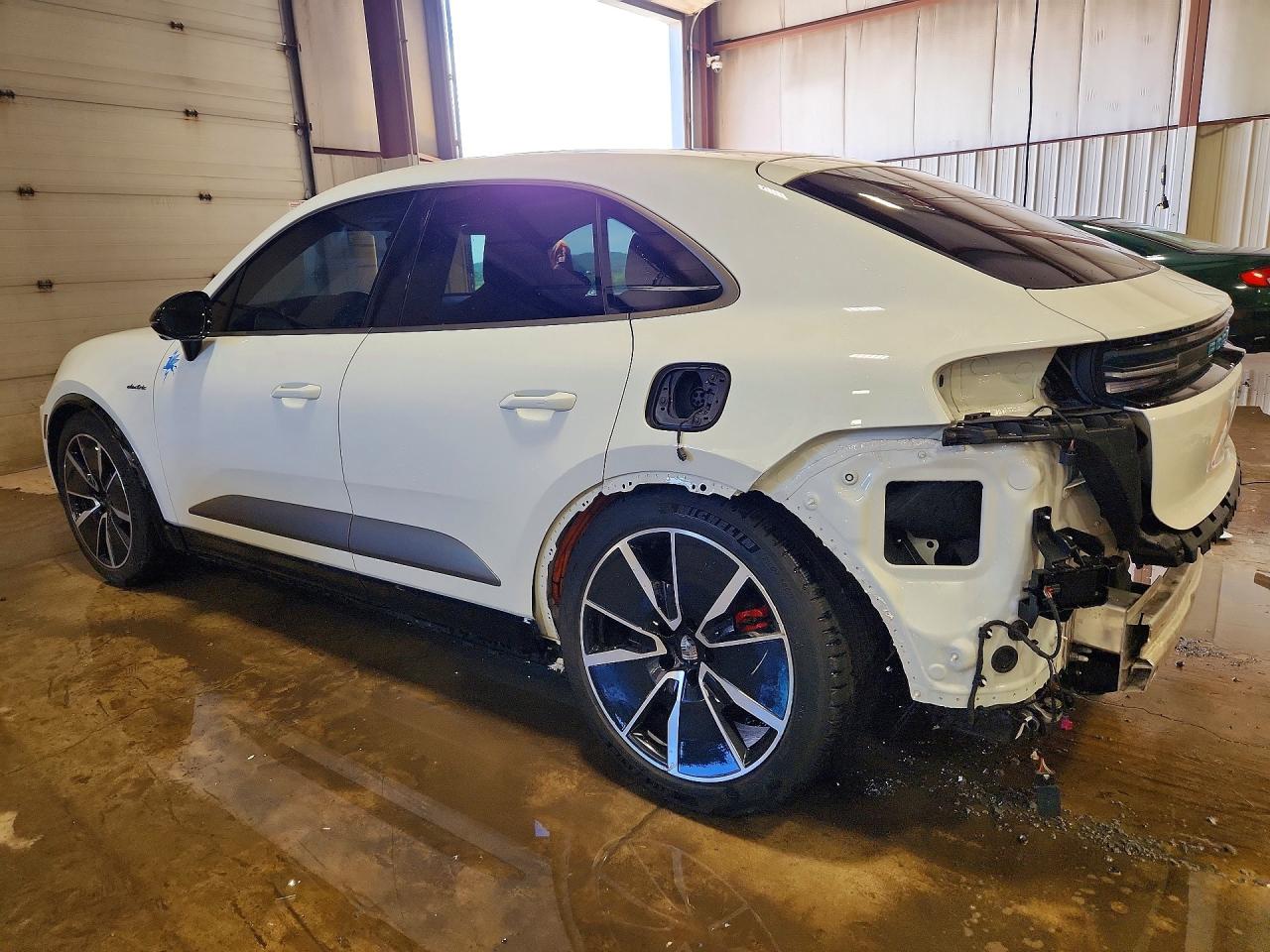 2024 PORSCHE MACAN