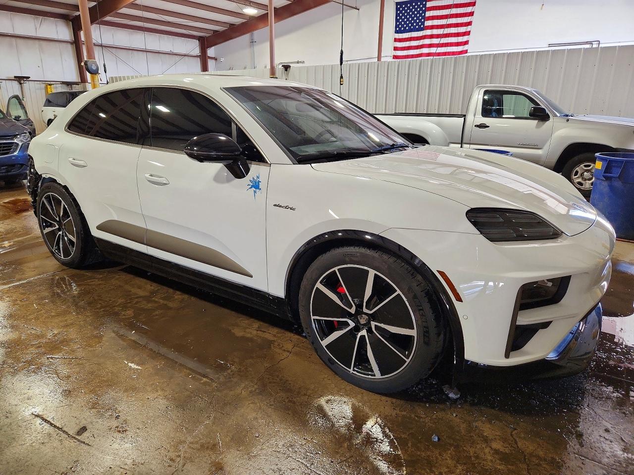 2024 PORSCHE MACAN