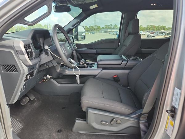 2025 FORD F150 XLT