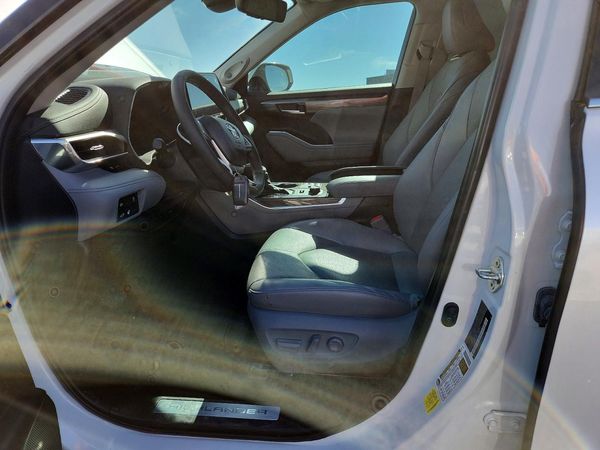 2024 TOYOTA HIGHLANDER