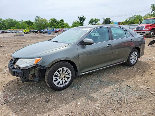 2014 TOYOTA CAMRY