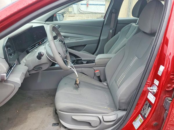 2025 HYUNDAI ELANTRA SEL Convenience — DENT