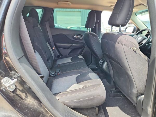 2015 JEEP CHEROKEE Sport