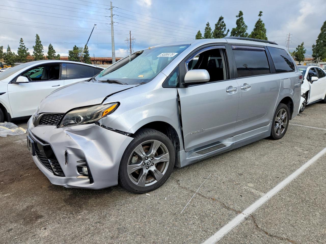 2018 TOYOTA SIENNA SE/SE Premium
