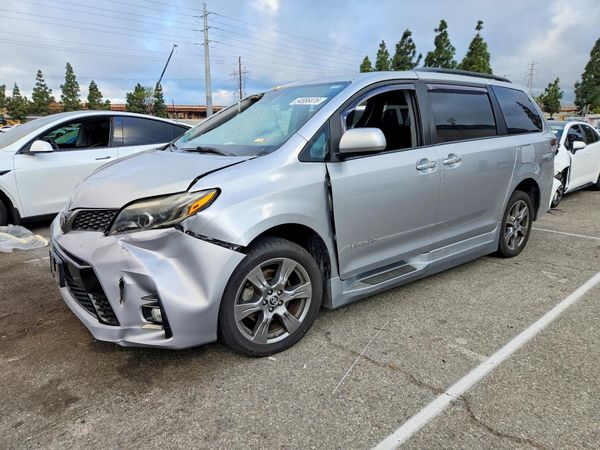 2018 TOYOTA SIENNA SE/SE Premium