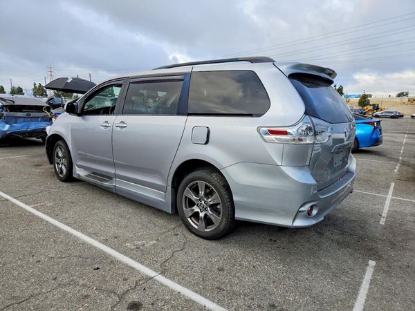 2018 TOYOTA SIENNA SE/SE Premium