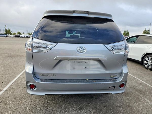 2018 TOYOTA SIENNA SE/SE Premium