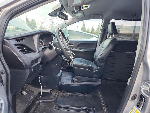 2018 TOYOTA SIENNA SE/SE Premium