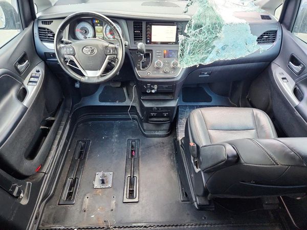 2018 TOYOTA SIENNA SE/SE Premium
