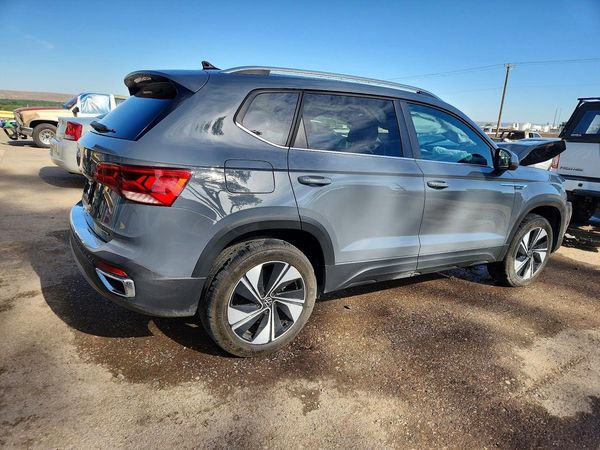 2024 VOLKSWAGEN TAOS 4Motion SE