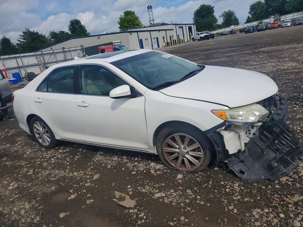 2014 TOYOTA CAMRY