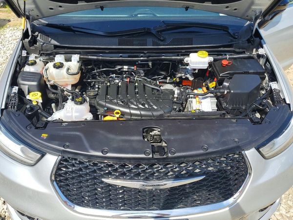 2024 CHRYSLER PACIFICA Select — Engine bay