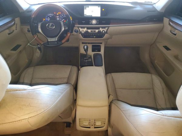 2015 LEXUS ES 300h