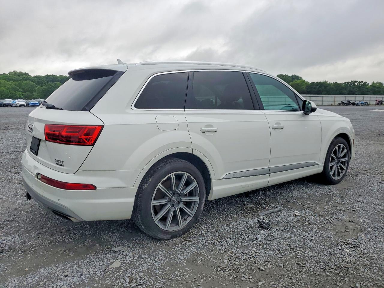 2017 AUDI Q7 quattro Prestige