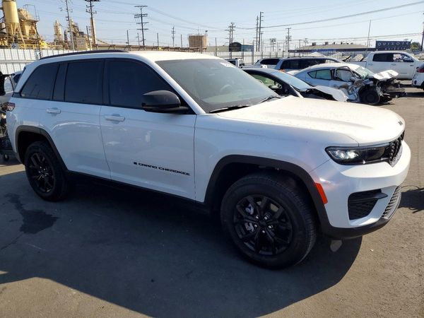 2024 JEEP GRAND CHEROKEE LAREDO 4X2
