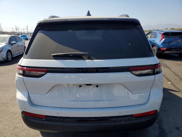 2024 JEEP GRAND CHEROKEE LAREDO 4X2