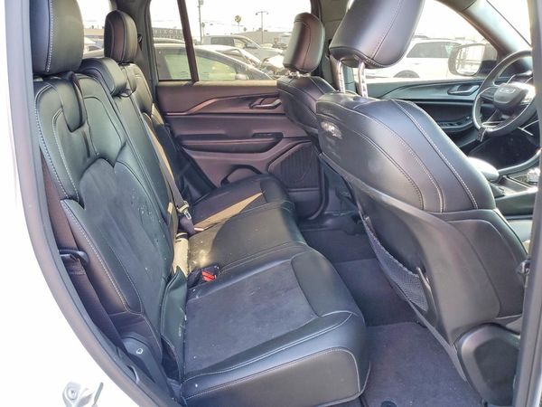 2024 JEEP GRAND CHEROKEE LAREDO 4X2