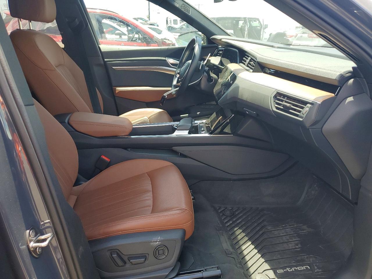 2024 AUDI Q8 E-TRON quattro Premium Plus