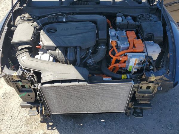 2025 HYUNDAI SONATA Limited — Engine bay
