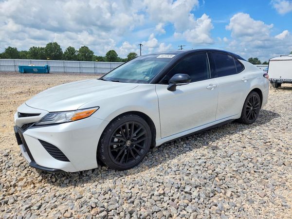 2020 TOYOTA CAMRY XSE — Front 3/4