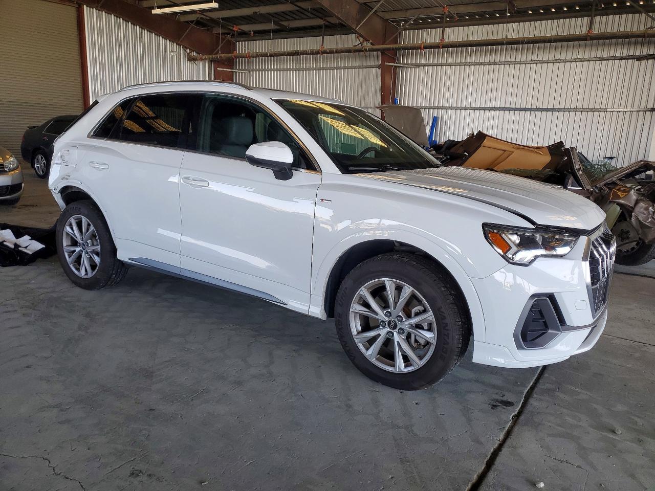 2024 AUDI Q3 S Line quattro Premium