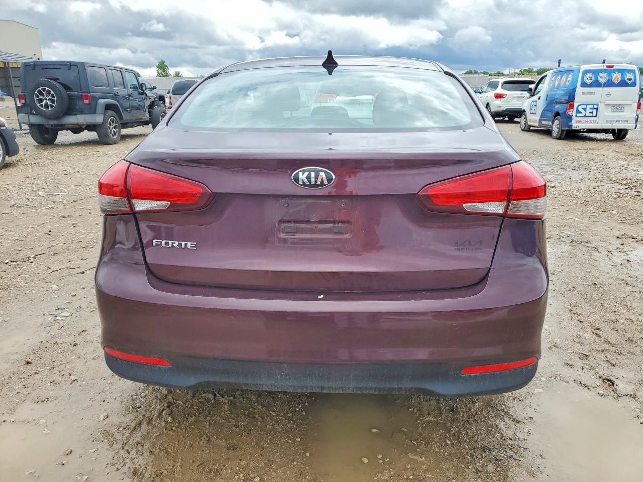 2018 KIA FORTE LX Base