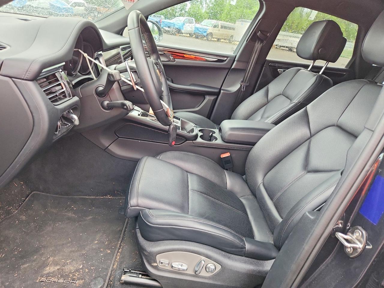2024 PORSCHE MACAN